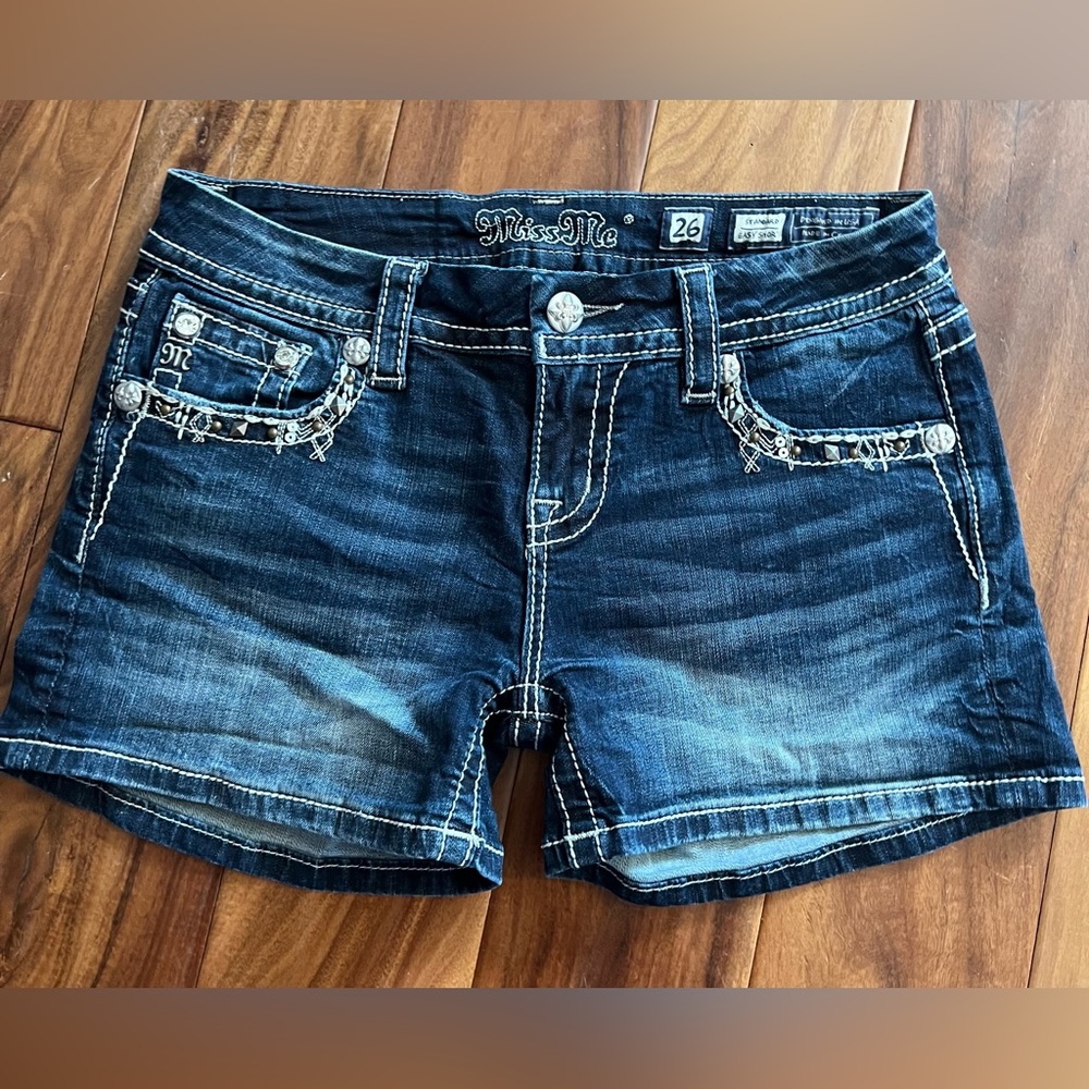 Miss Me Shorts -26- excellent condition